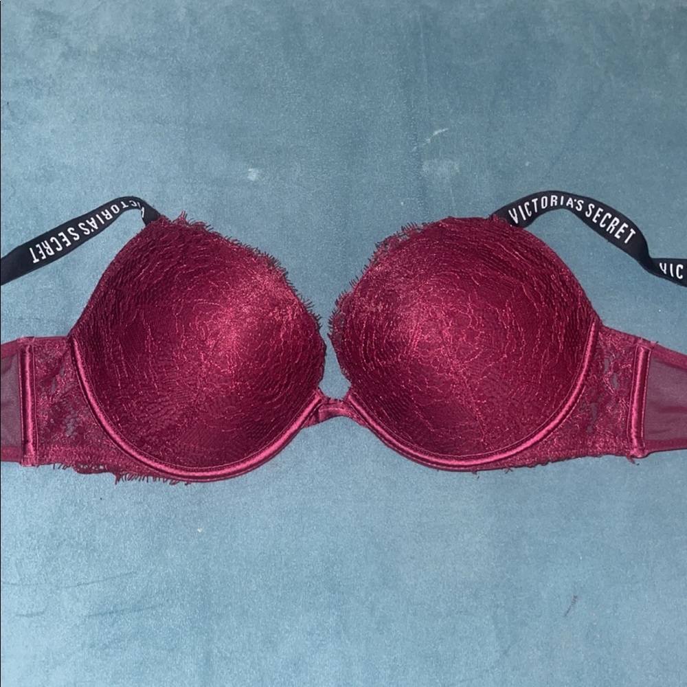 Victoria’s Secret push up lace bra size 32d